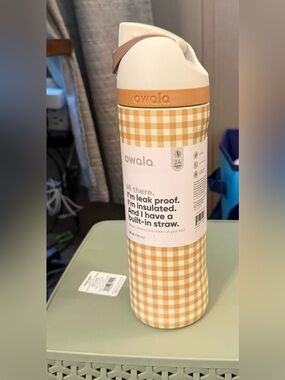 Owala Suppertime. 24oz FreeSip water bottle NWT